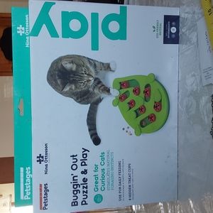 Bugging Out Puzzle & Play